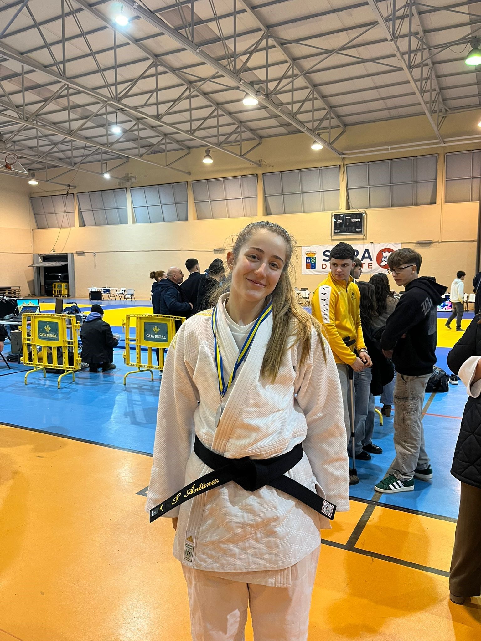 Sofía Antúnez, con la medalla de plata. | L.N.C.