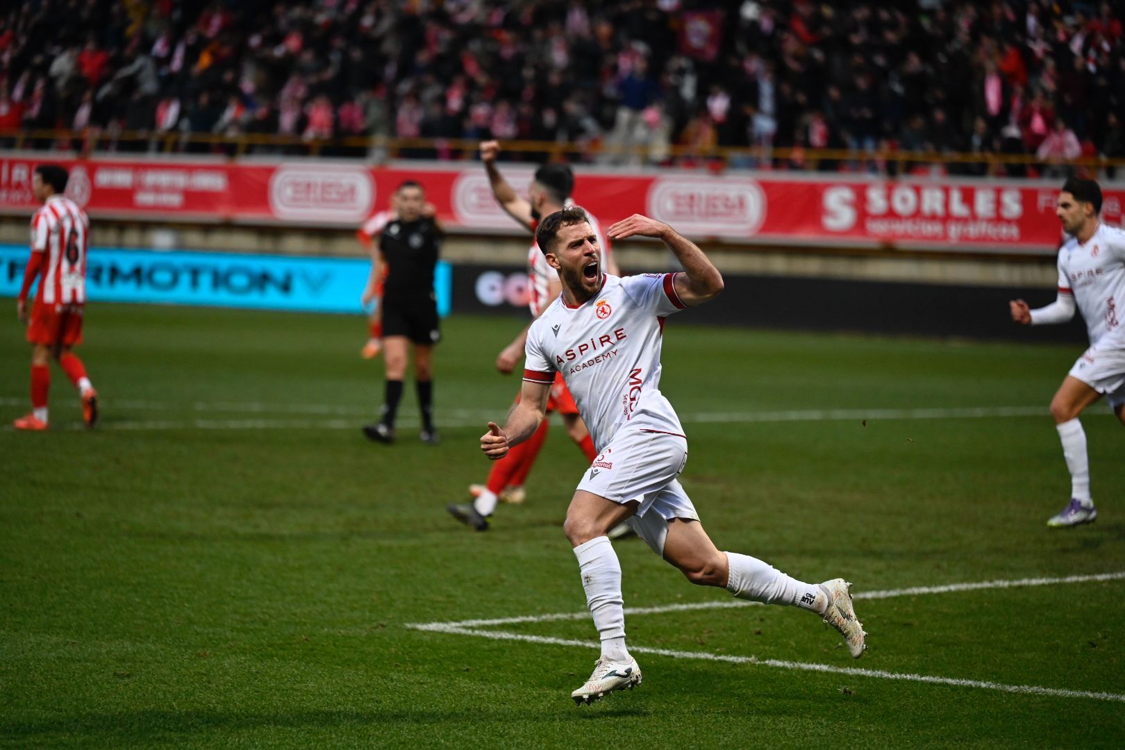 Iván Calero celebrando su gol ante el Sporting de Gijón, el tercero en cinco días. SAÚL ARÉN