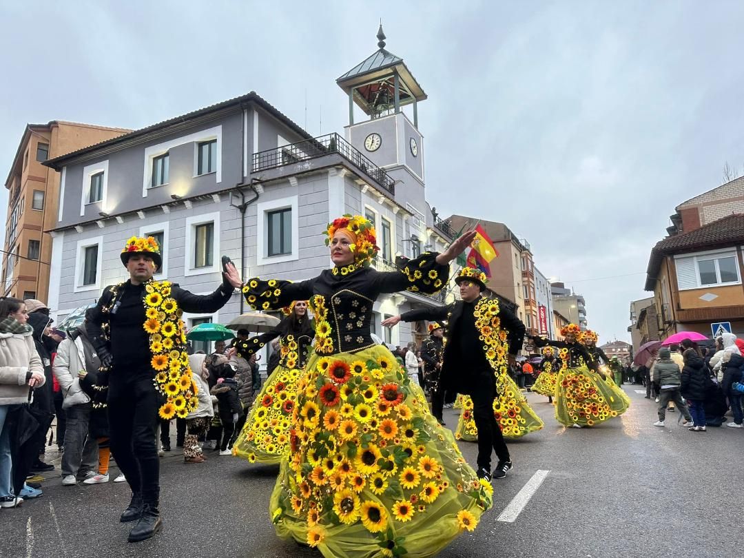 En la imagen, momento del desfile del pasado año en La Robla.