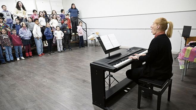 Un instante del ensayo celebrado en el Centro de Idiomas de la ULE unos días antes del concierto en el Auditorio Nacional de Música de Madrid Un instante del ensayo celebrado en el Centro de Idiomas de la ULE unos días antes del concierto en el Auditorio Nacional de Música de Madrid