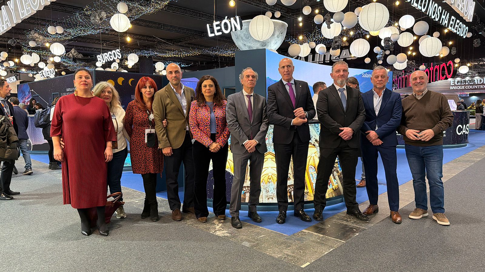 Rerpesentantes en el stand del Consorcio de Turismo de León en Fitur