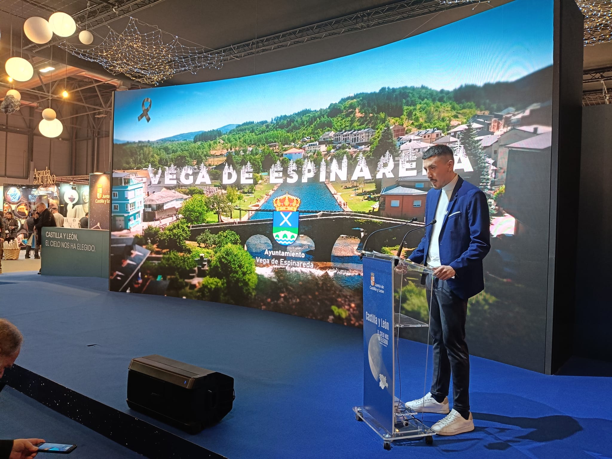 Presentación del concejal de Turismo de Vega de Espinareda, Pablo Taladrid. | L.N.C.