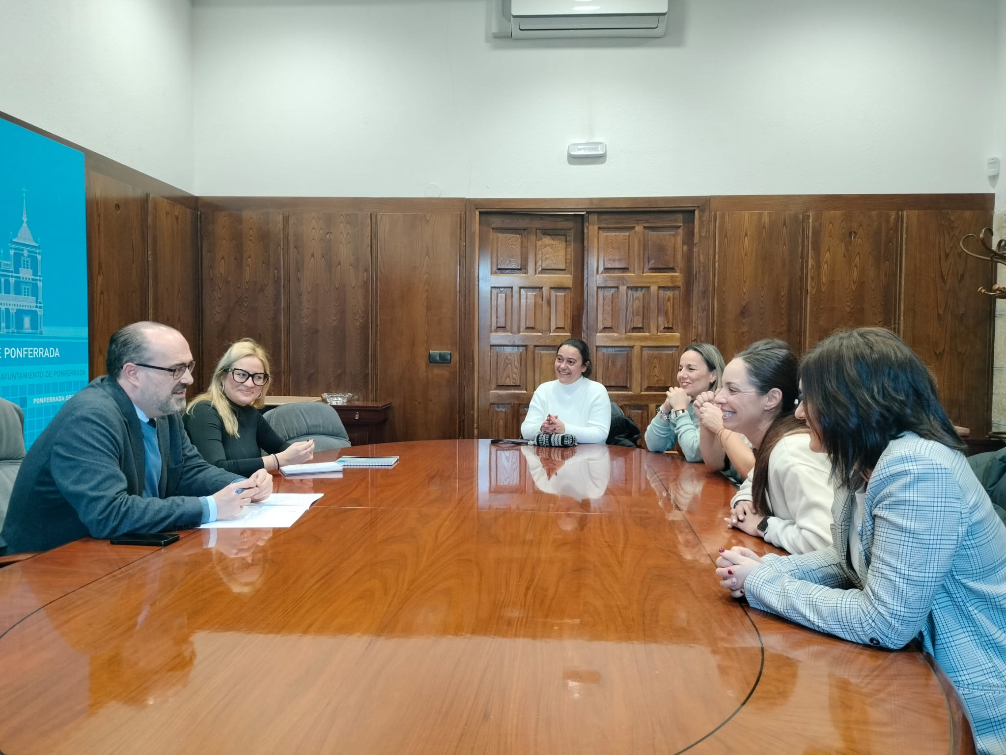 Reunión del regidor con miembros del AMPA de La Borreca.