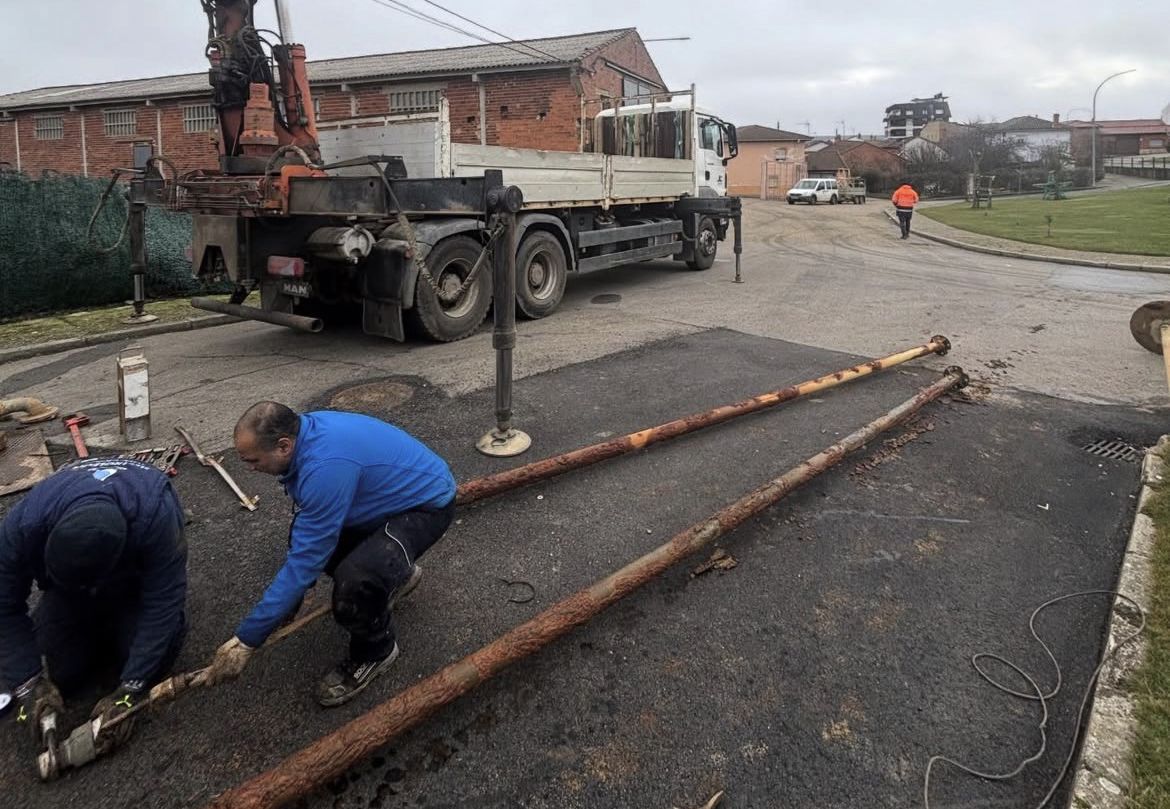 Actuación en el pozo artesiano. | L.N.C.