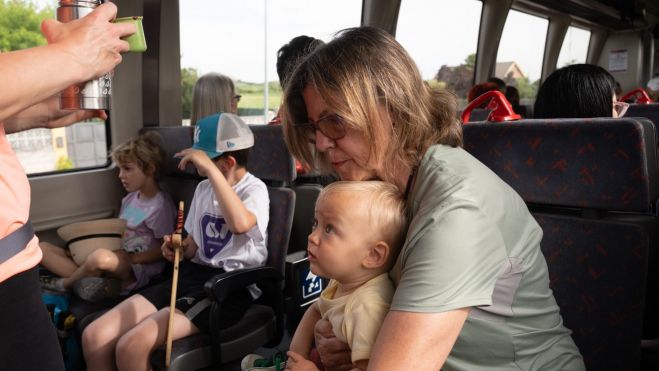 03 Viajando con niños en el tren de FEVE 03 Viajando con niños en el tren de FEVE