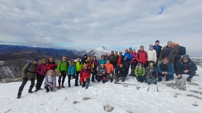 05 Montañeros del club Yordas en la cumbre de Peña Canga (Foto del Club Yordas) 05 Montañeros del club Yordas en la cumbre de Peña Canga (Foto del Club Yordas)