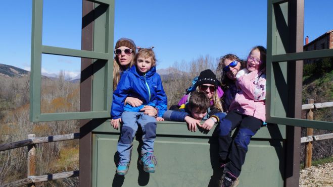 07 Ventana hacia las montañas en Pedrún de Torío 07 Ventana hacia las montañas en Pedrún de Torío