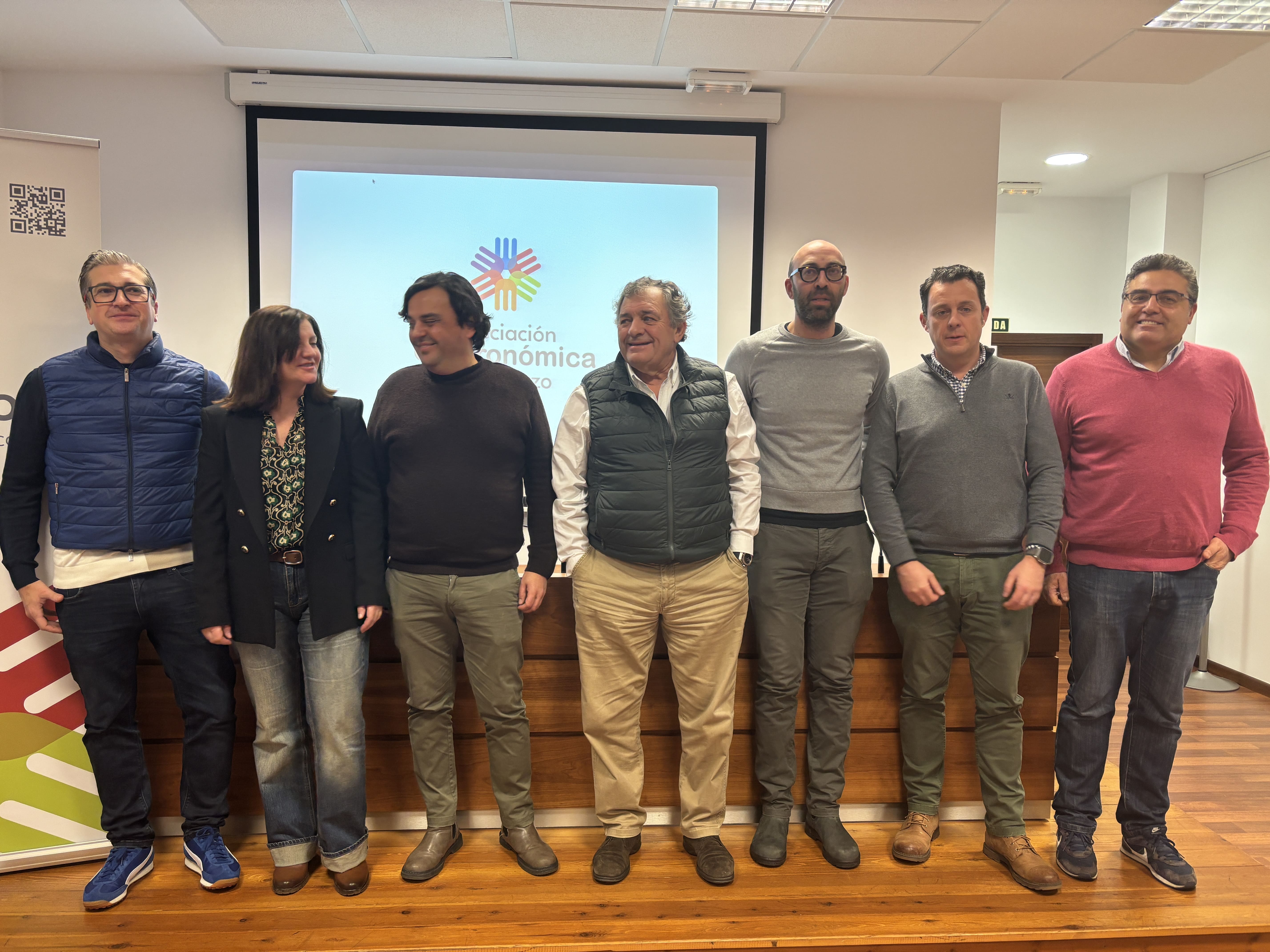 Junta directiva de la Asociación Gastronómica del Bierzo en su presentación. | JAVIER FERNÁNDEZ