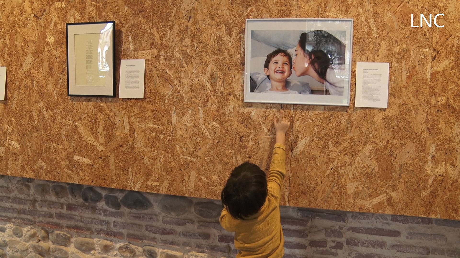 Todo un universo artístico en torno a Darío, el pequeño astronauta leonés