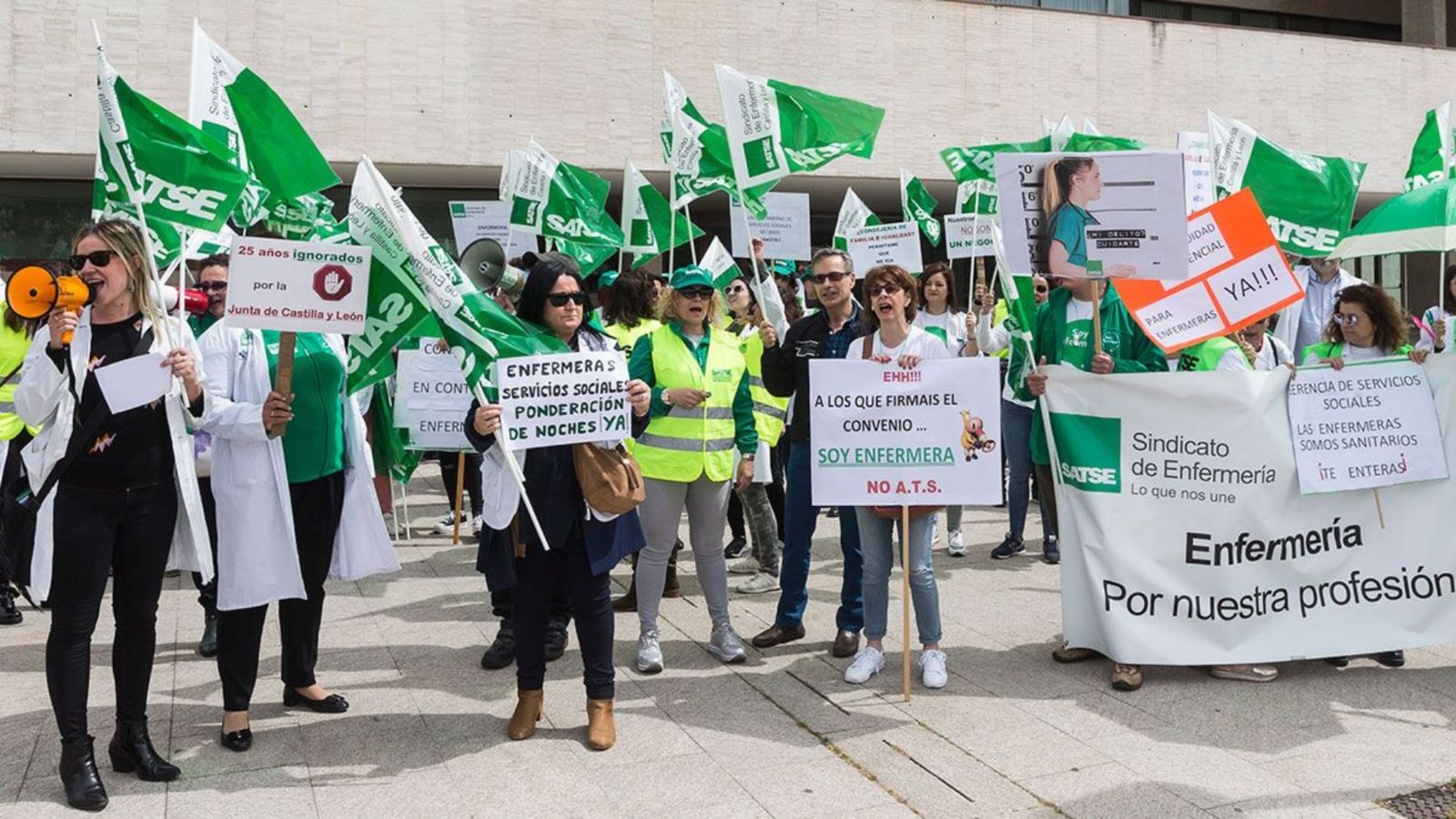 Imagen de archivo de una manifestación de Satse en León | L.N.C.