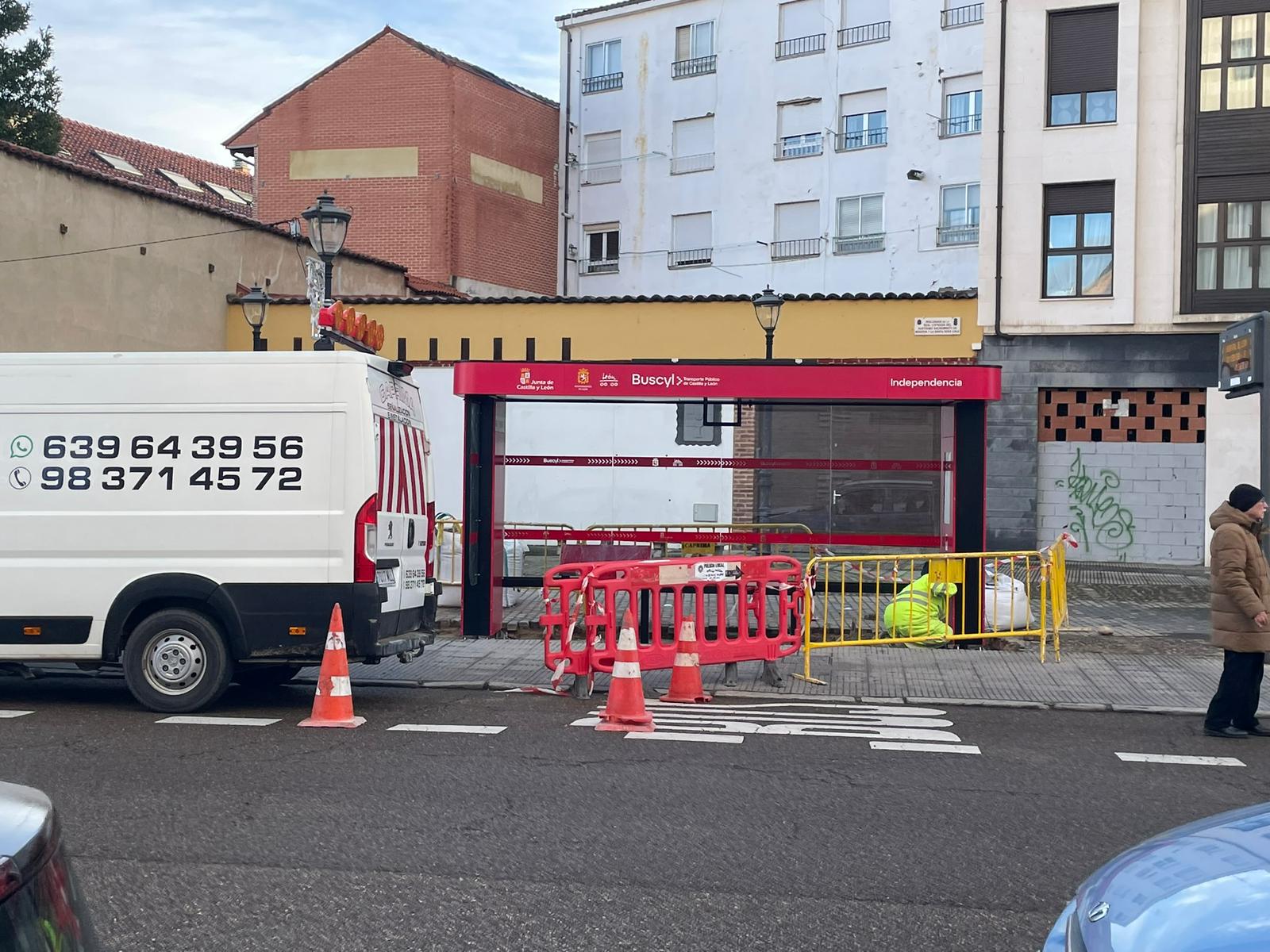 Imagen de las marquesinas instaladas por la Junta para el transporte metropolitano. | L.N.C.