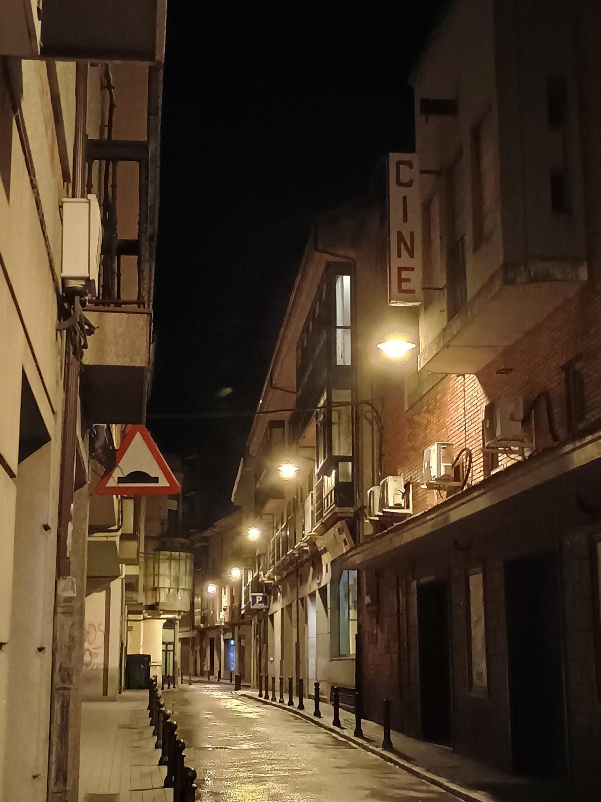 Nuevas luces led instaladas en el casco urbano de Astorga para el ahorro energético. | L.N.C. Nuevas luces led instaladas en el casco urbano de Astorga para el ahorro energético. | L.N.C.