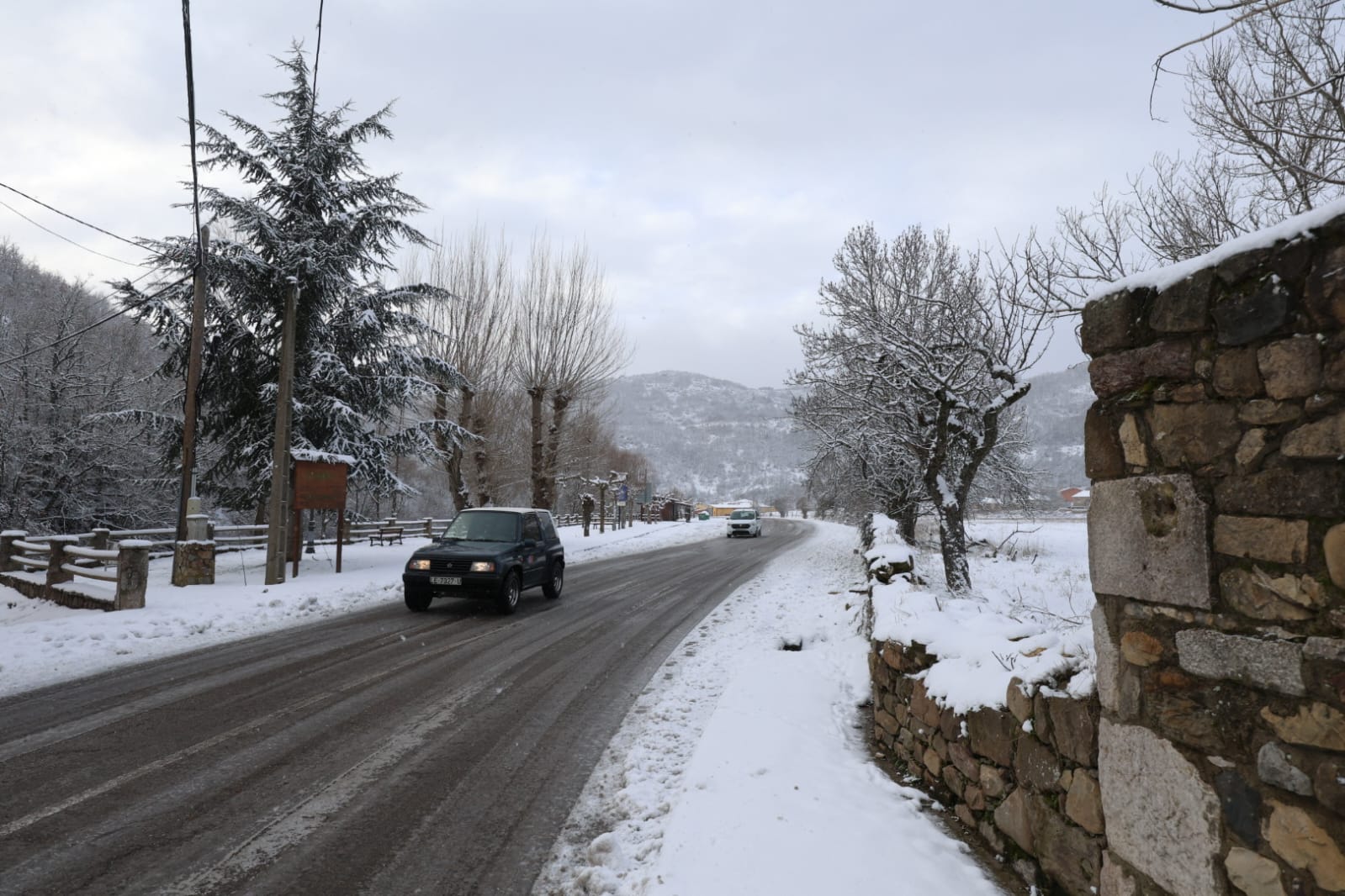 'Ingrid' tiñe de blanco buena parte de la provincia de León. | FERNANDO OTERO 'Ingrid' tiñe de blanco buena parte de la provincia de León. | FERNANDO OTERO