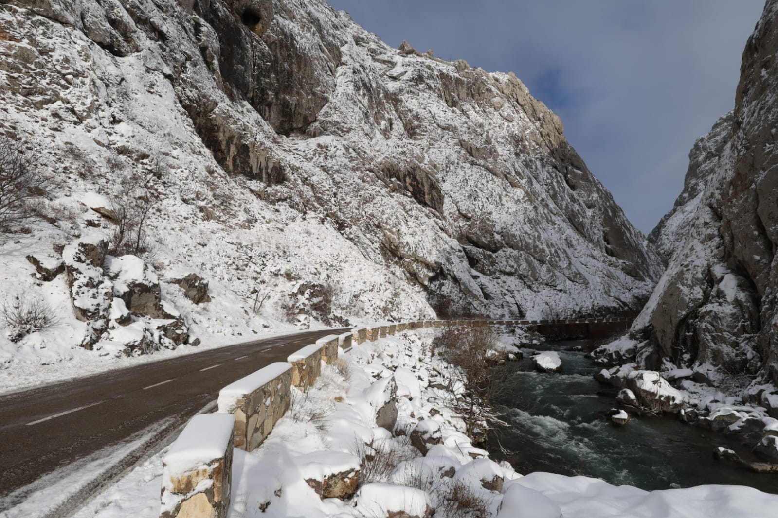 'Ingrid' tiñe de blanco buena parte de la provincia de León. | FERNANDO OTERO 'Ingrid' tiñe de blanco buena parte de la provincia de León. | FERNANDO OTERO