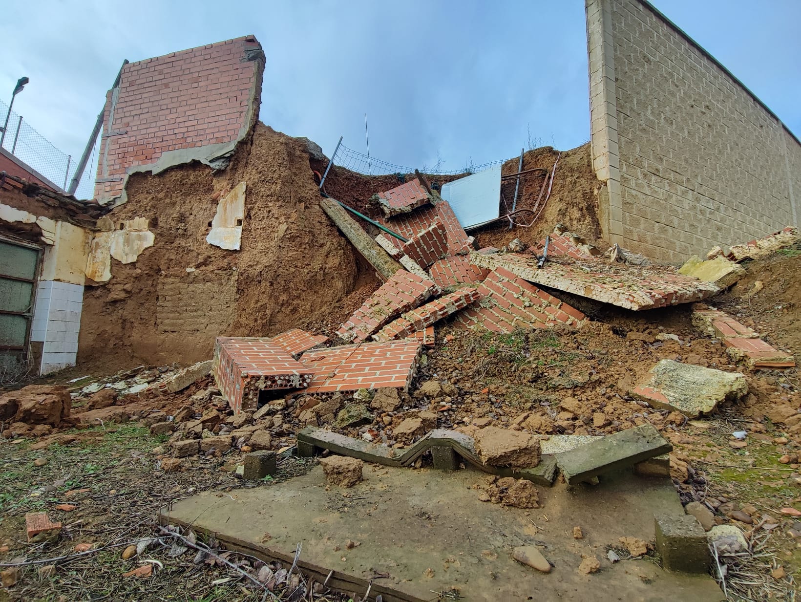 Estado en el que ha quedado la plaza de toros de Valderas. | L.N.C.