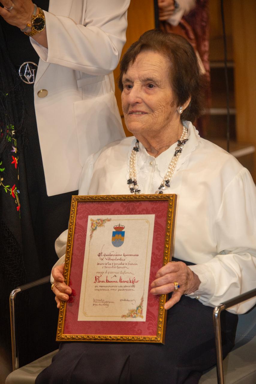 La centenaria Teresa Álvarez, acompañada de familiares y vecinos, será homenajeada como Águeda de Honor 2026.