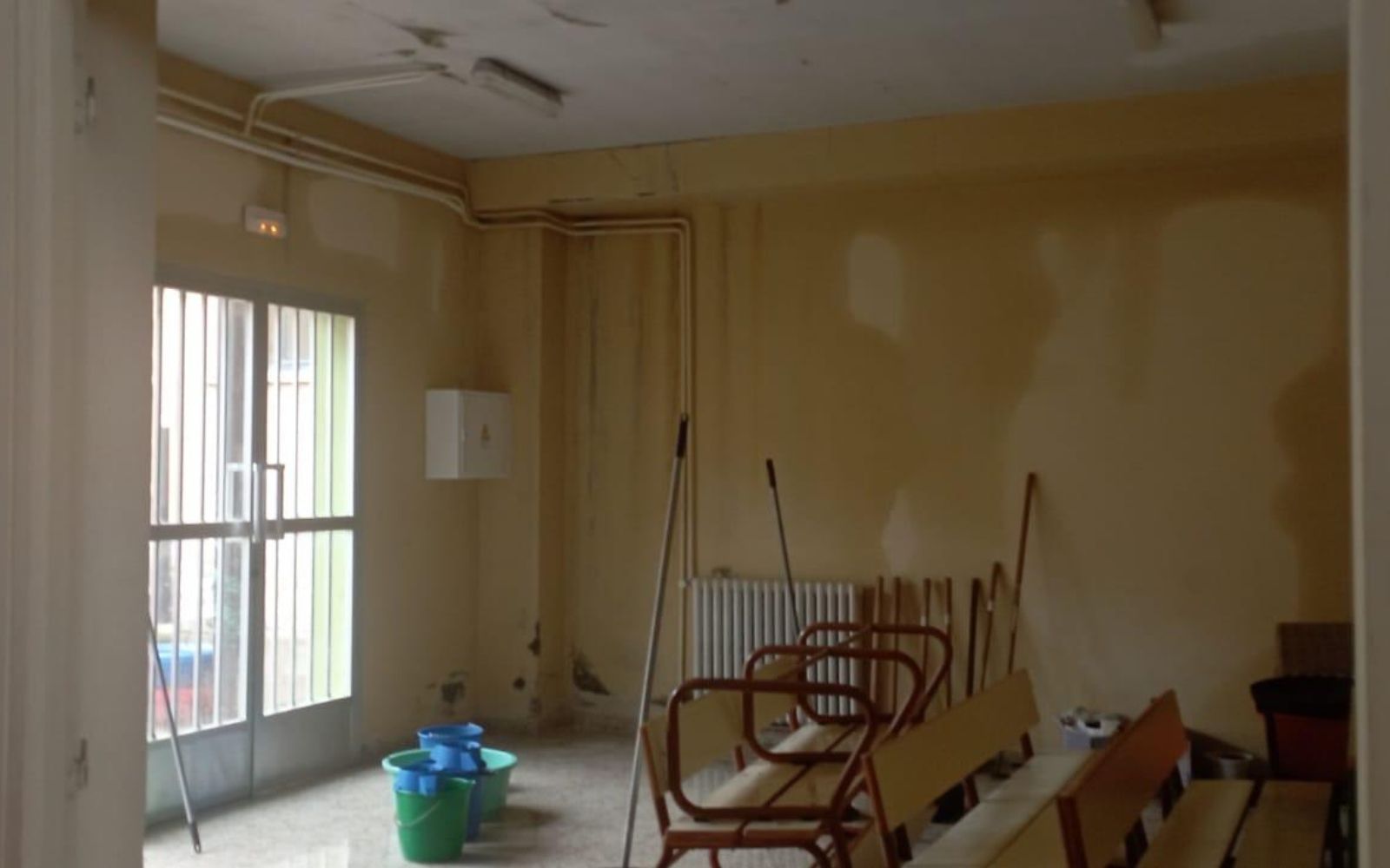 El deterioro de las instalaciones afecta al desarrollo normal de las clases en el IES Fernando de Castro de Sahagún | L.N.C.