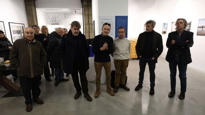 Algunos de los participantes en la inauguración. | FERNANDO OTERO Algunos de los participantes en la inauguración. | FERNANDO OTERO