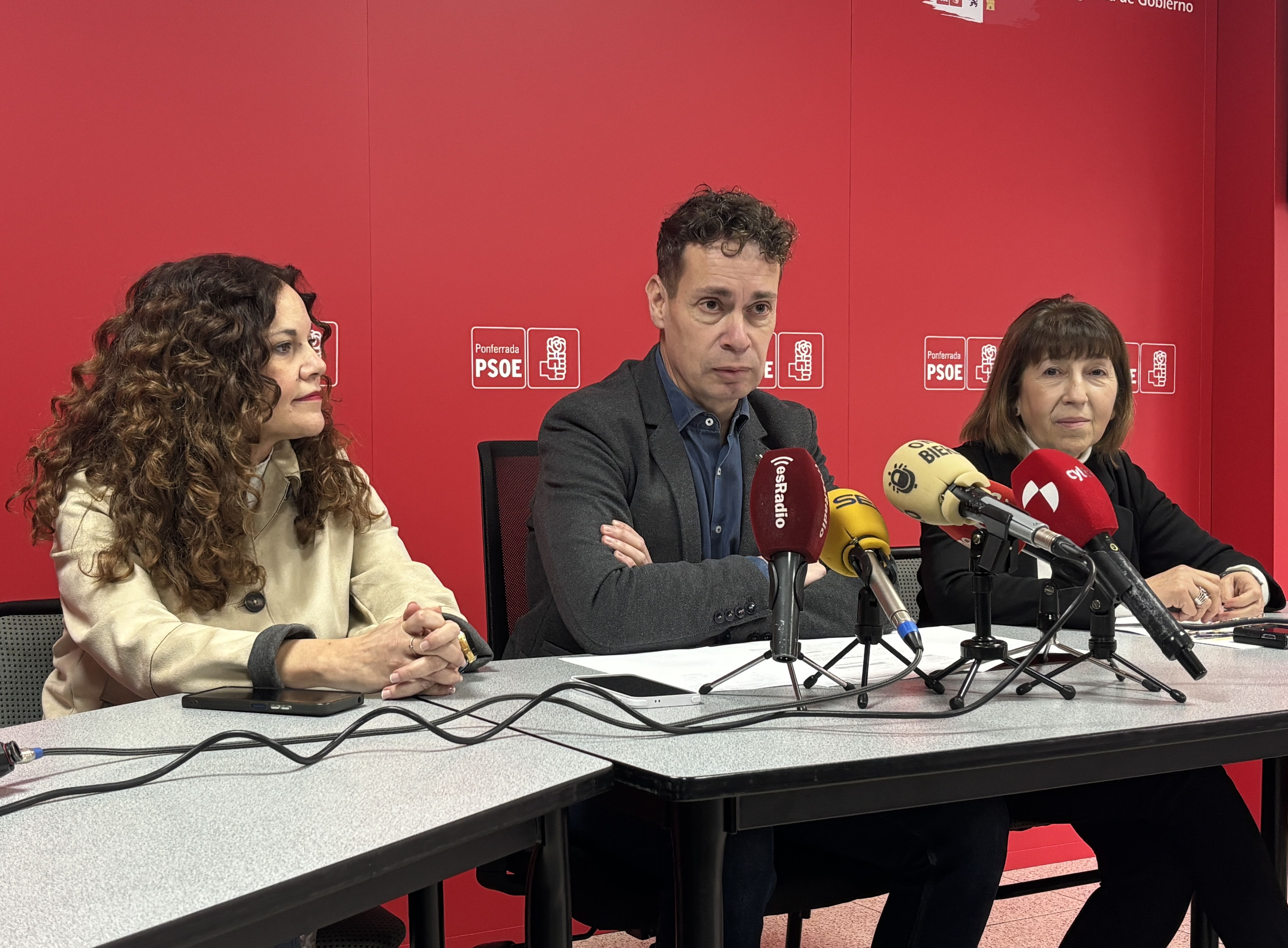 De izquierda a derecha: Silvia Cao, Mario Rivas y Mabel Fernández. | JAVIER FERNÁNDEZ