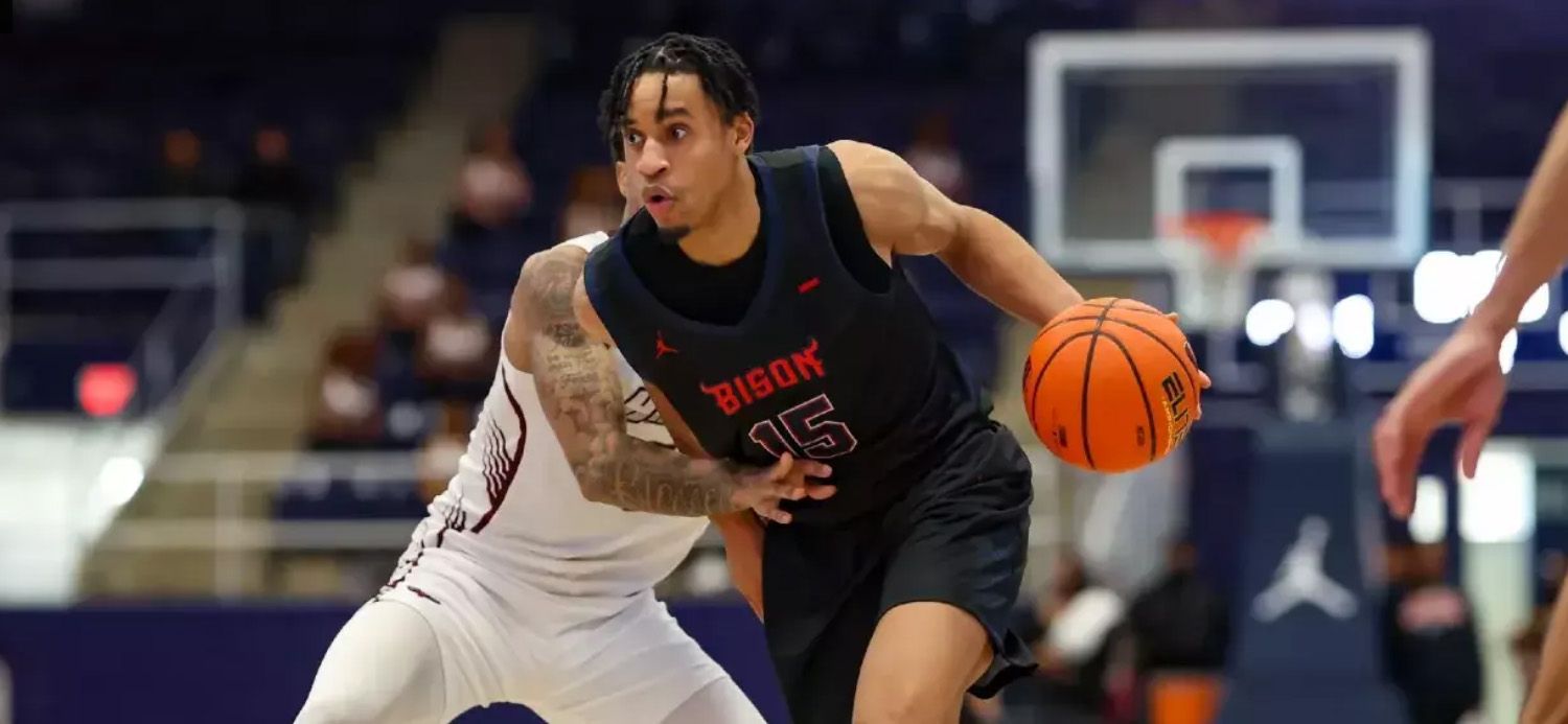 Okeke entra a canasta. | L.N.C.