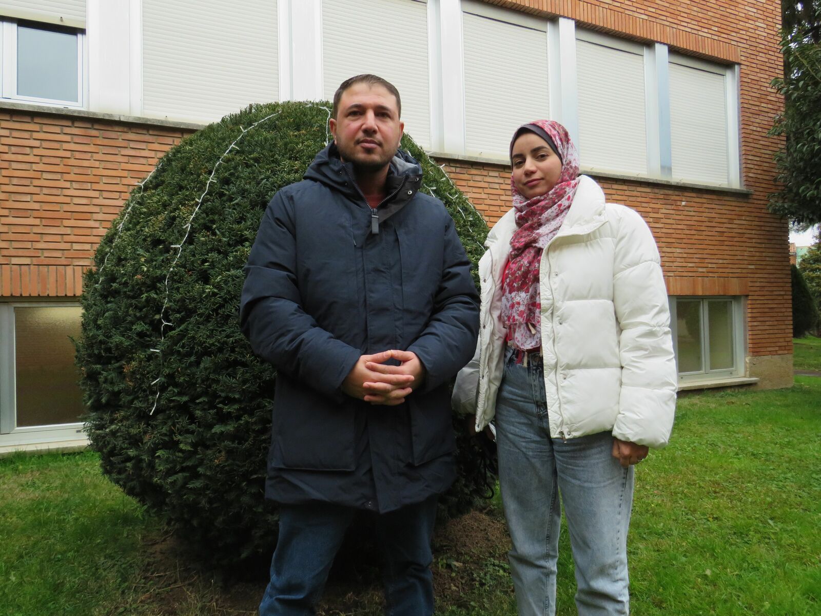 El autor de ‘Palabras sangrantes’, Ramzi Albayrouti, y su mujer Needa. | L.N.C.