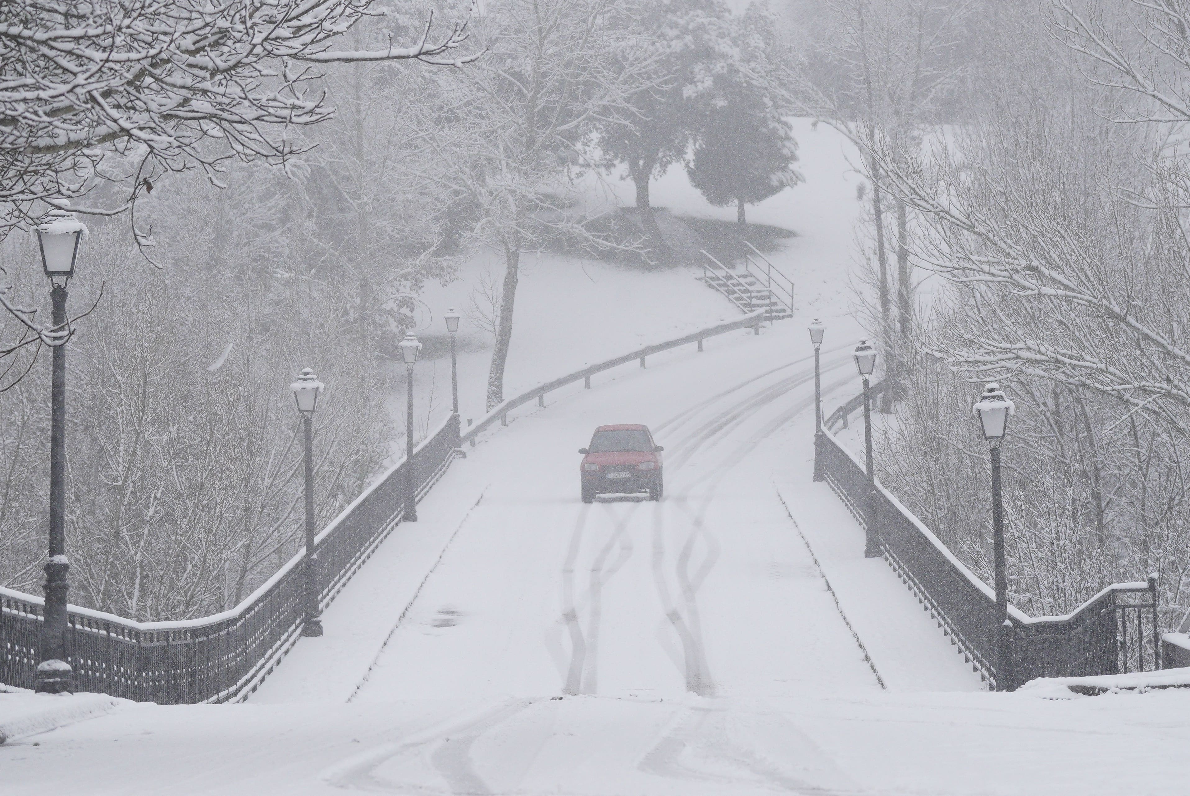 El temporal de nieve en El Bierzo. | CÉSAR SÁNCHEZ (ICAL)