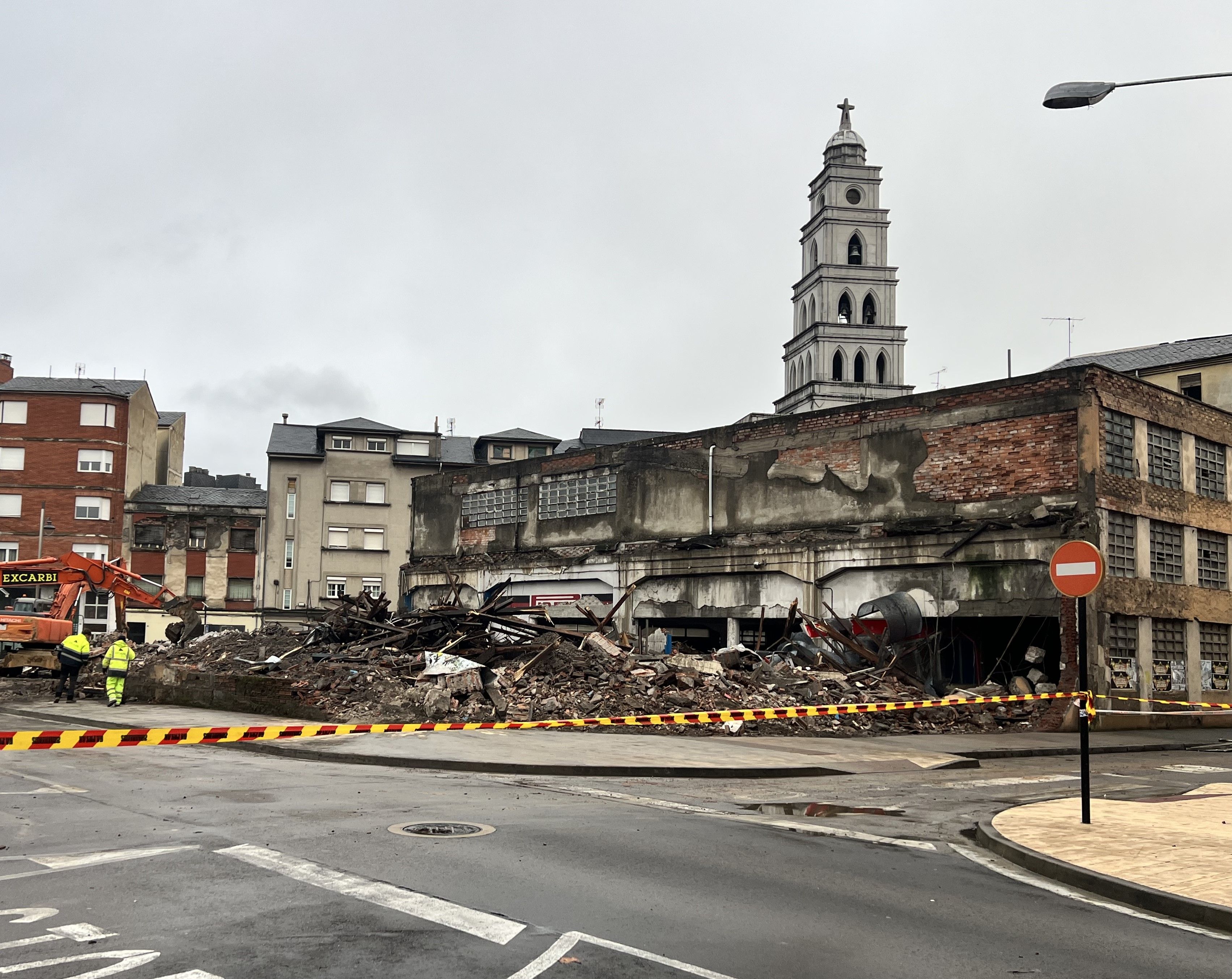 Situación caótica tras el derrumbe producido en un inmueble con requerimientos.