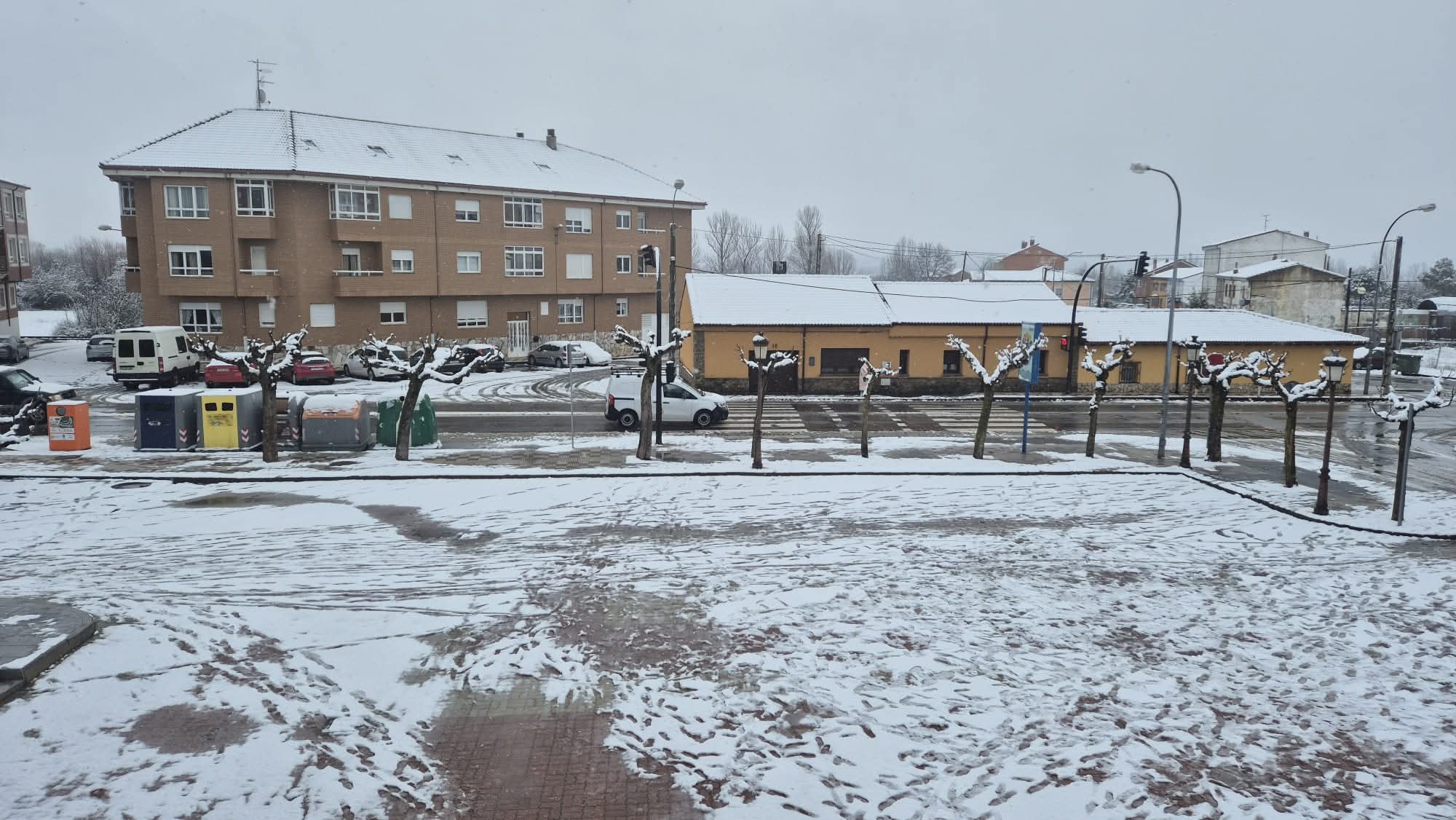 Nieve en Villaquilambre, en la zona del Ayuntamiento. | L.N.C.