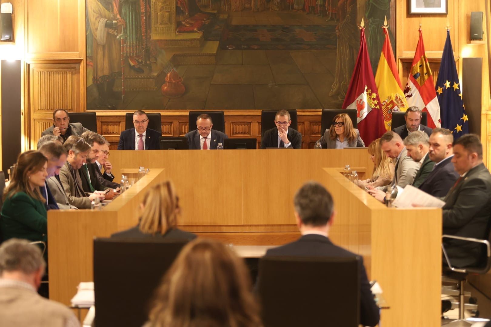 Un instante del pleno celebrado este miércoles en la Diputación de León. | FERNANDO OTERO