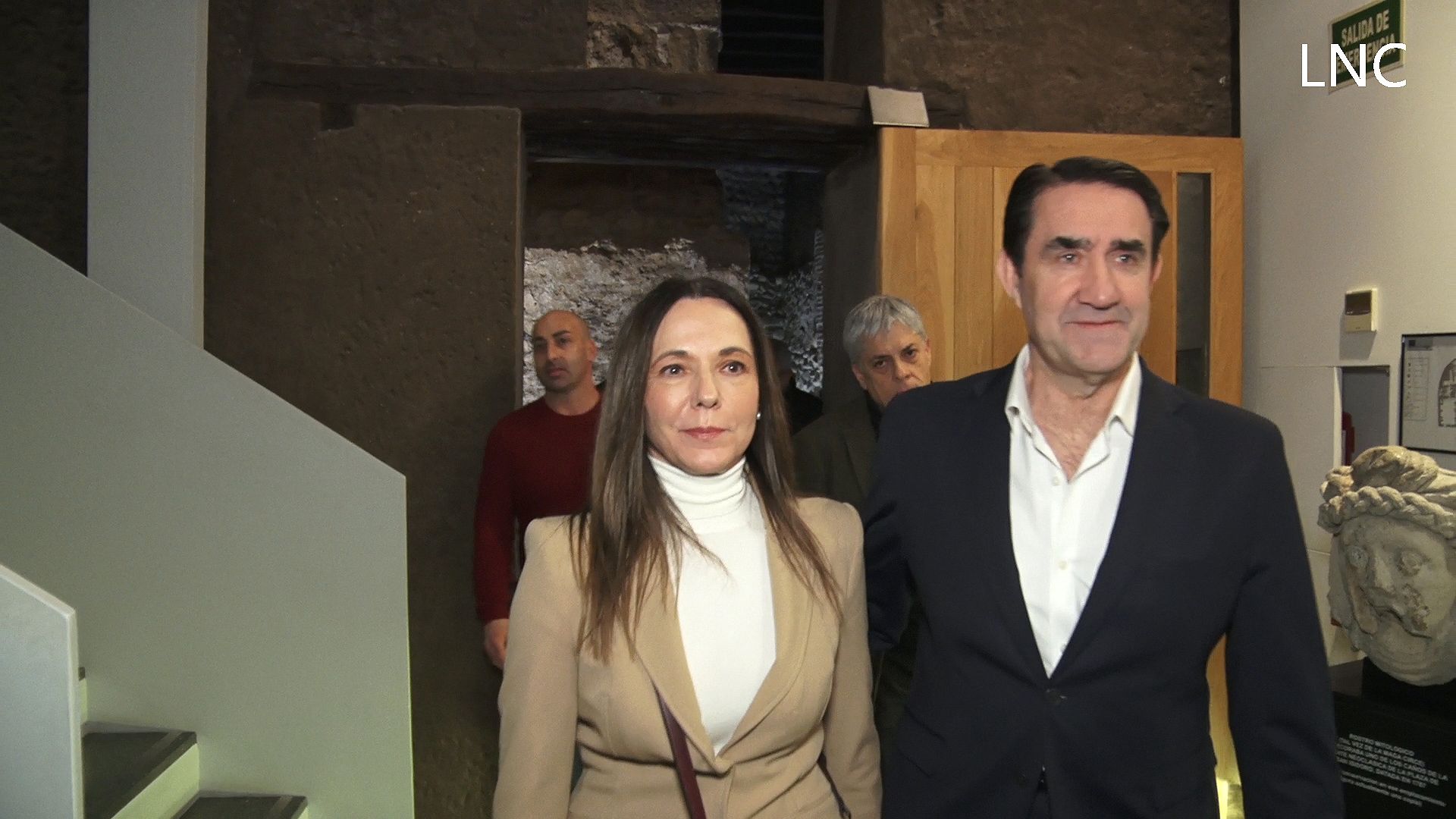 Quiñones define a la cabeza de lista a las Cortes, María José Álvarez, como “una magnífica candidata”