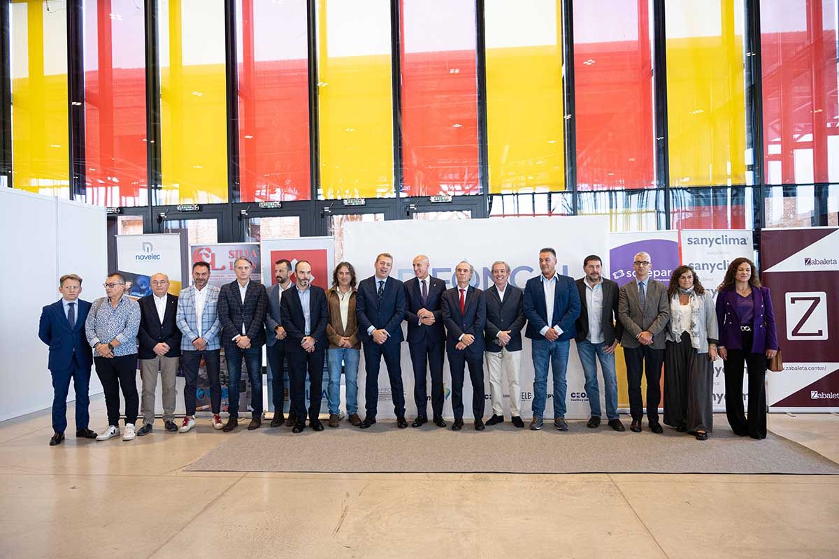 Foto de familia en la última edición de la Feria León Clima Verde celebrada el pasado 2024. | APIFONCAL