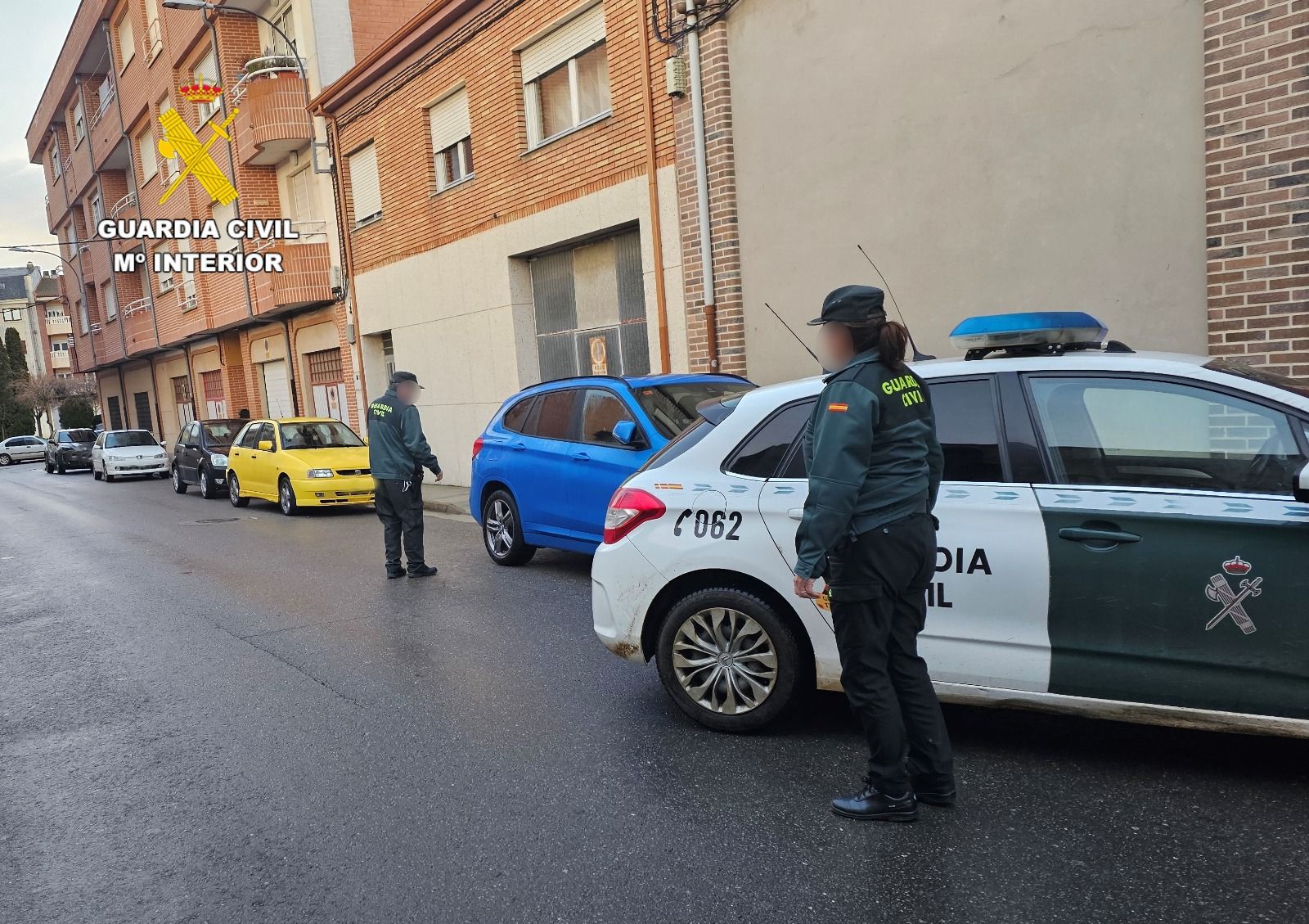 La Guardia Civil de Santa María del Páramo durante las labores de la investigación. | L.N.C.