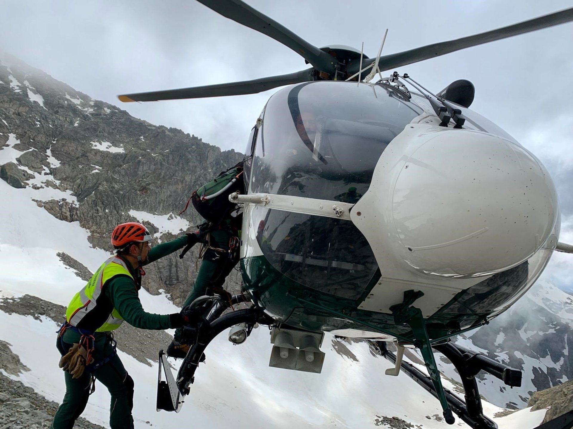  Imagen de archivo de un rescate de la Guardia Civil en el Pirineo de Huesca. | GUARDIA CIVIL