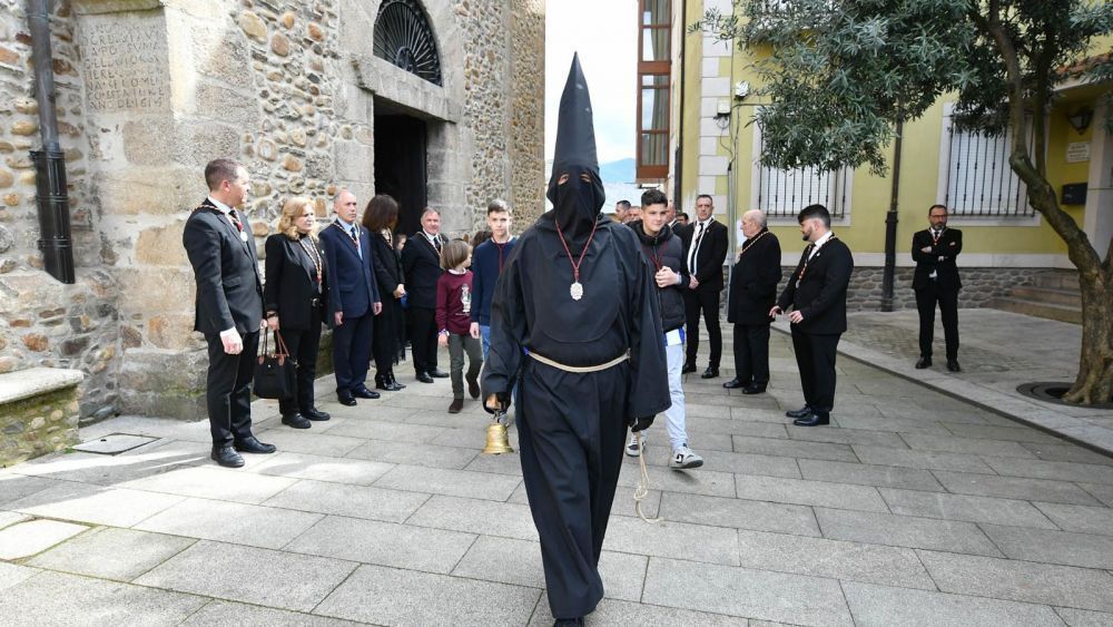 Salida del Lambrión Chupacandiles de la Basílica de la Encina. Salida del Lambrión Chupacandiles de la Basílica de la Encina.