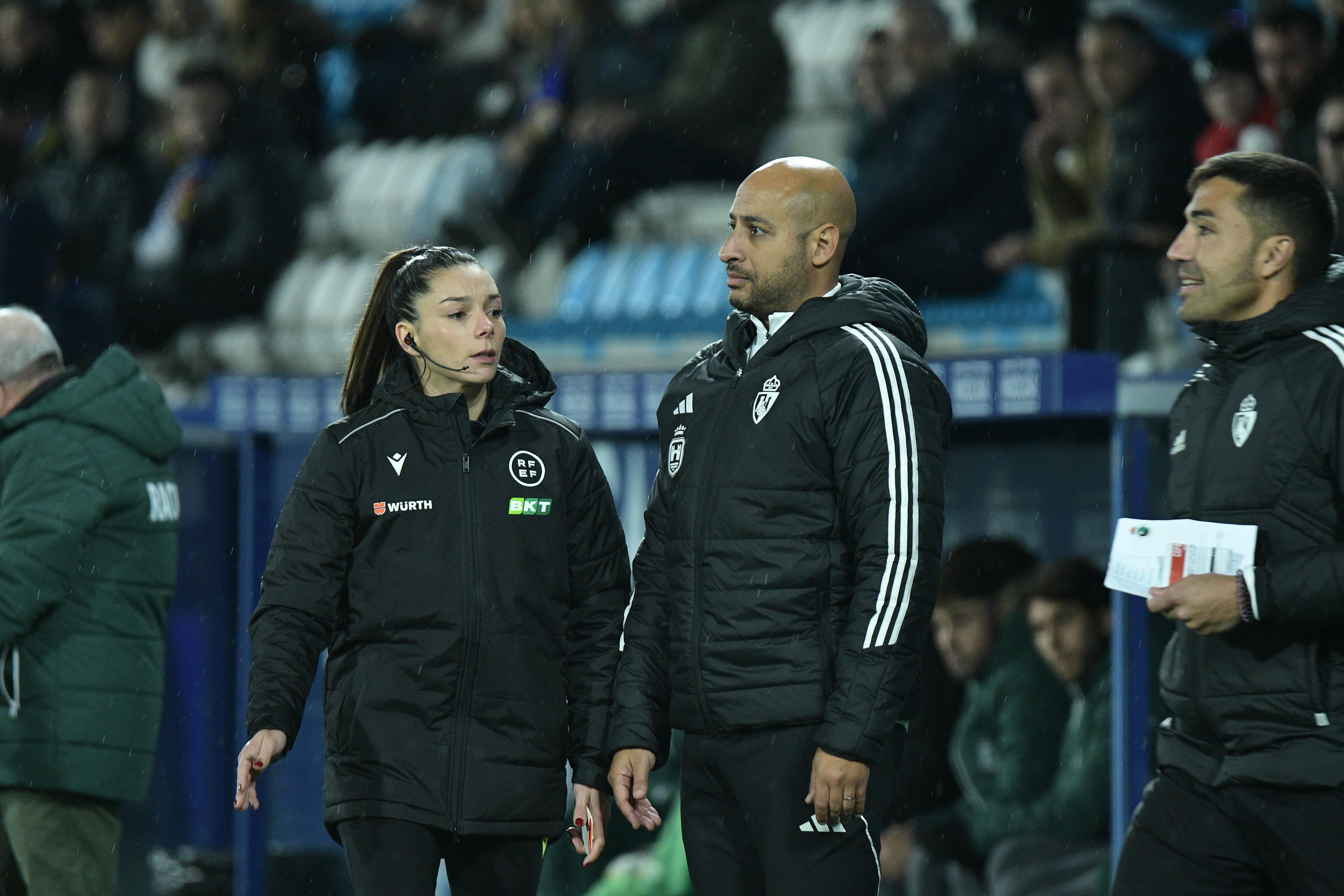 Mehdi Nafti explica la situación de mercado de la Ponferradina. QUINITO