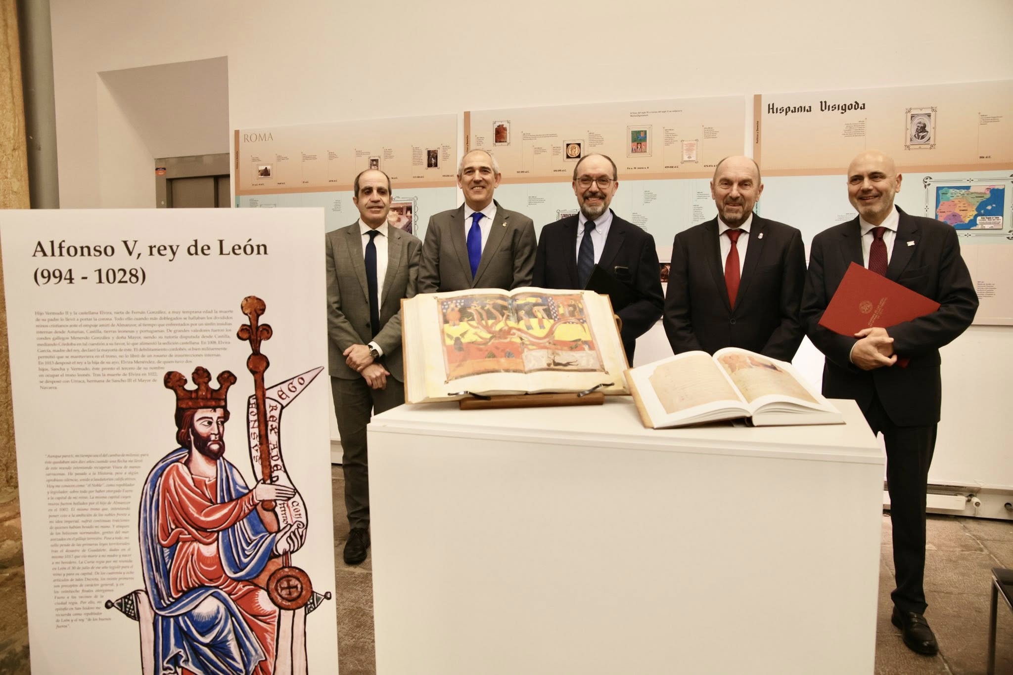 Paneles, facsímiles y documentos completan la muestra ‘Leyes pioneras del Reino. Asturias León’ presente en Oviedo. | ACADEMIA DE LAS ARTES, LAS LETRAS Y LAS CIENCIAS DE LEÓN