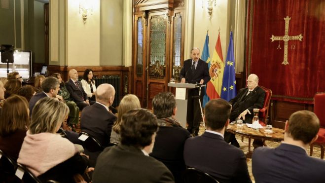 Imagen de la conferencia impartida por Francisco Lamoneda.academia
