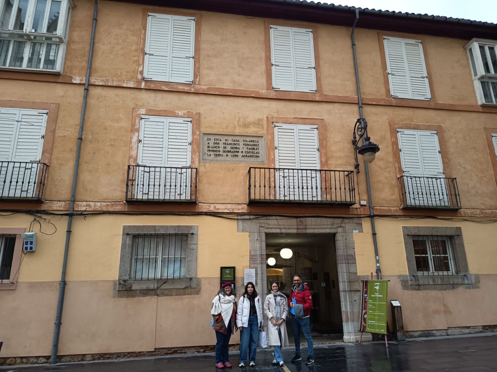 Estudiantes acercan el patrimonio leonés a personas con necesidades especiales | L.N.C.