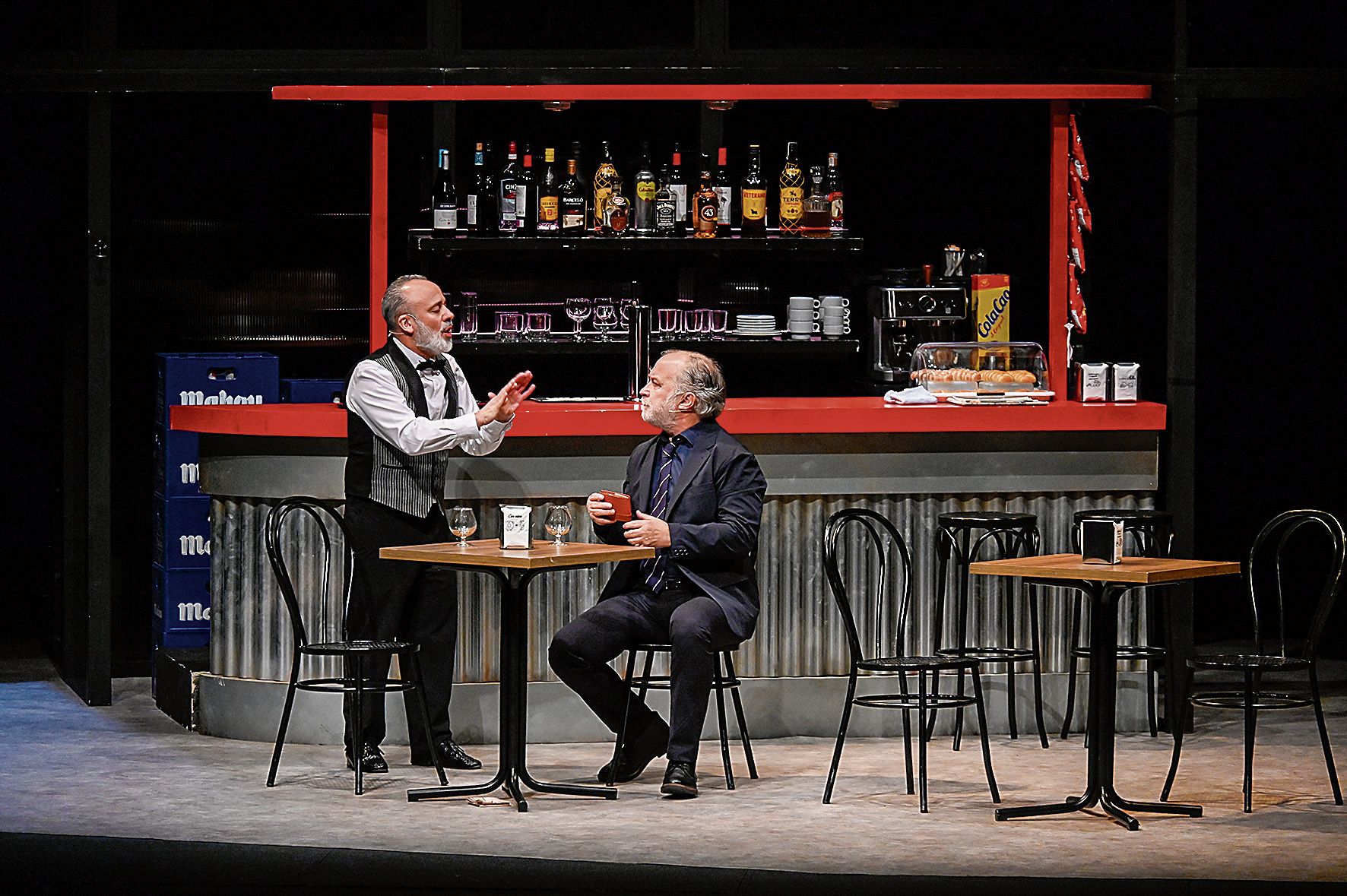 Un instante de la representación de ‘Los yugoslavos’, que este viernes abrió el telón del Auditorio de León. | SAÚL ARÉN