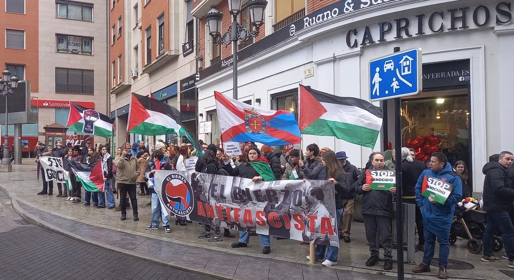 Momentos de la movilización en Ponferrada.
