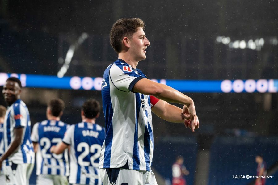 Peru Rodríguez refuerza el centro de la zaga culturalista. LALIGA