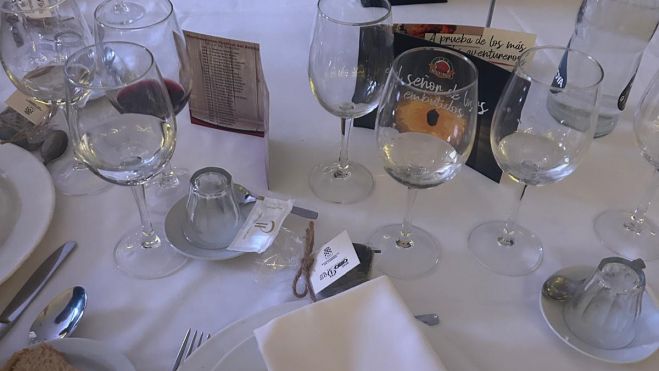 Decoración de las mesas del botillo. Decoración de las mesas del botillo.