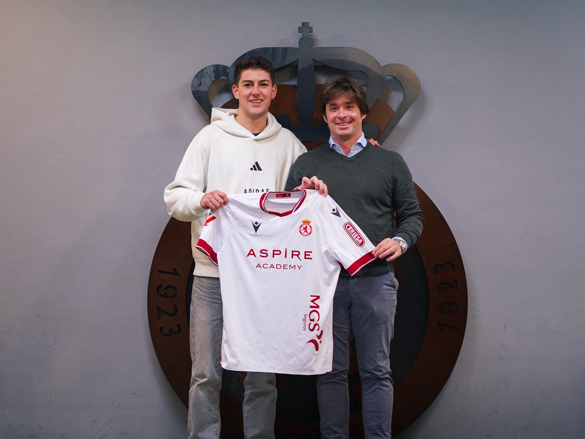 Peru Rodríguez, junto a Manzanera con la camiseta de la Cultural. | CYD