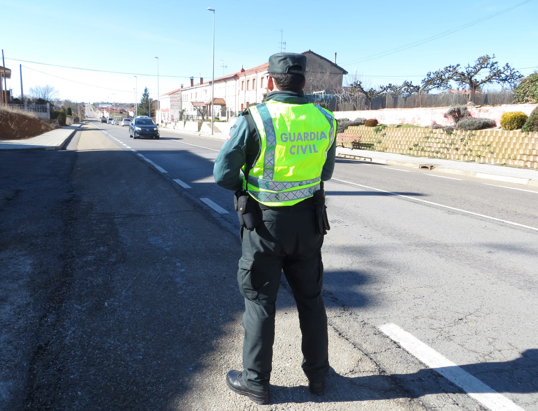 Imagen de un control de la Guardia Civil en el alfoz de León. | GUARDIA CIVIL