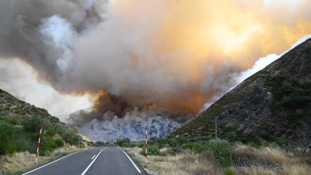 Uno de los incendios del verano. | SAÚL ARÉN