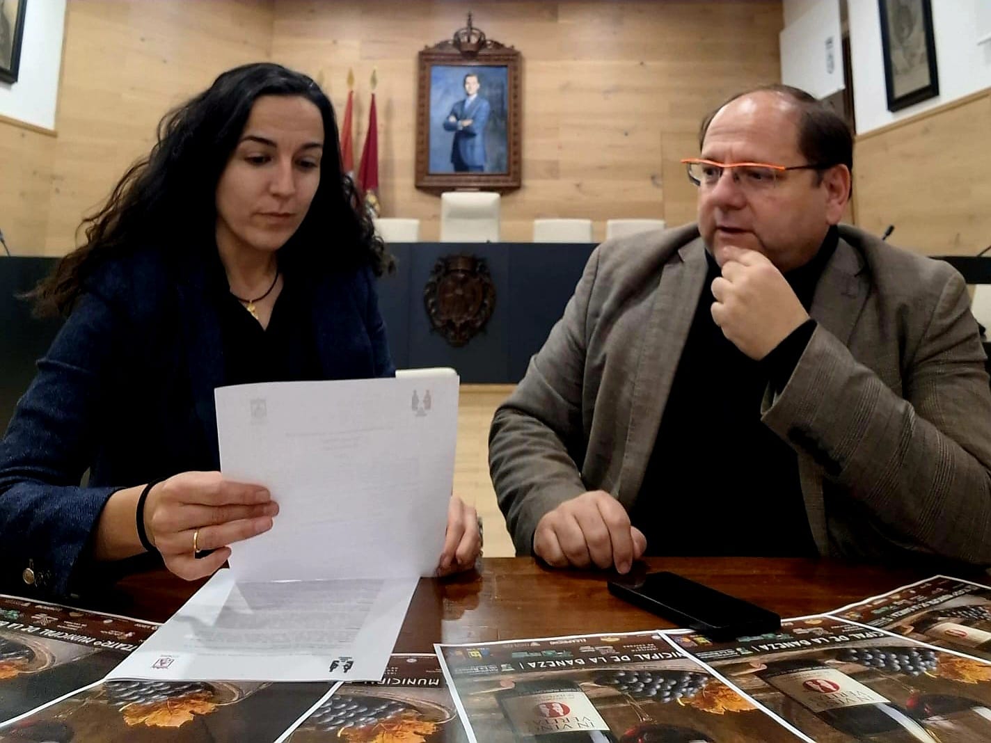 Un instante de la presentación del XIV Certamen Nacional de Teatro Amateur ‘In Vino Veritas’ de La Bañeza. L.N.C. Un instante de la presentación del XIV Certamen Nacional de Teatro Amateur ‘In Vino Veritas’ de La Bañeza. L.N.C.