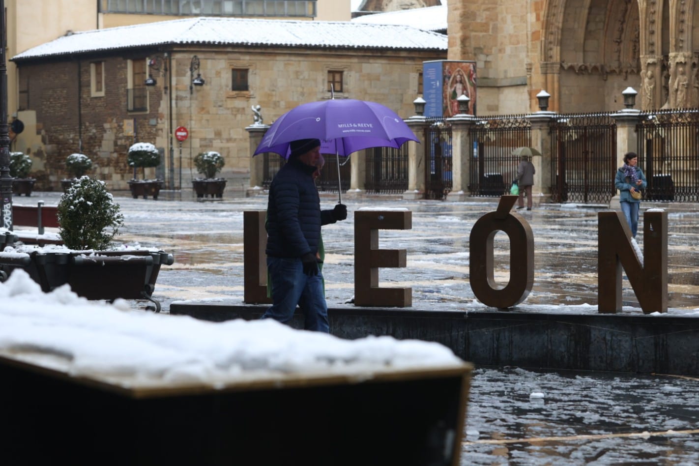La borrasca Leonardo trae más nieve a León (9)