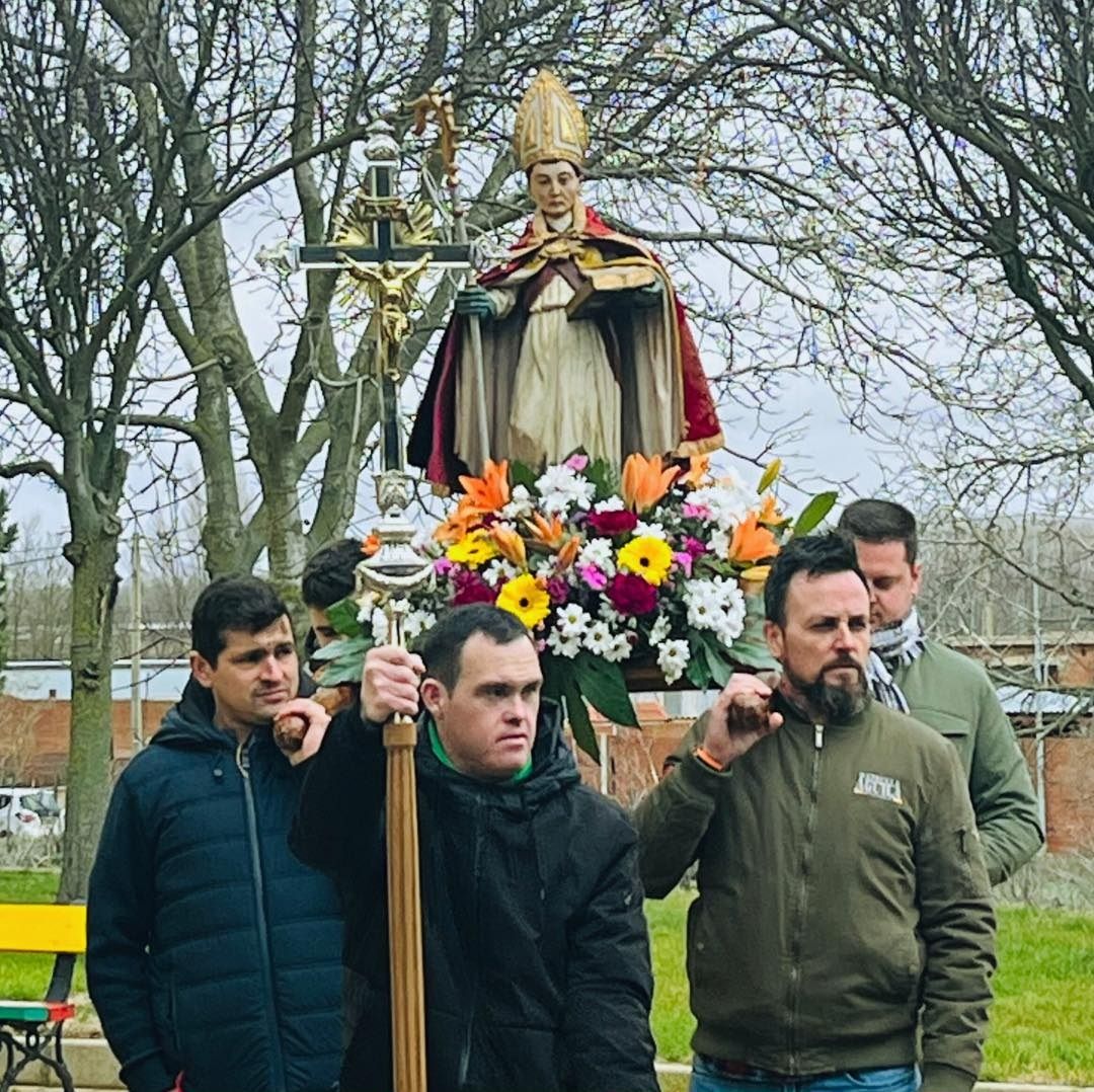 Procesión de San Blas este pasado martes por las calles de San Millán de los Caballeros. | L.N.C.