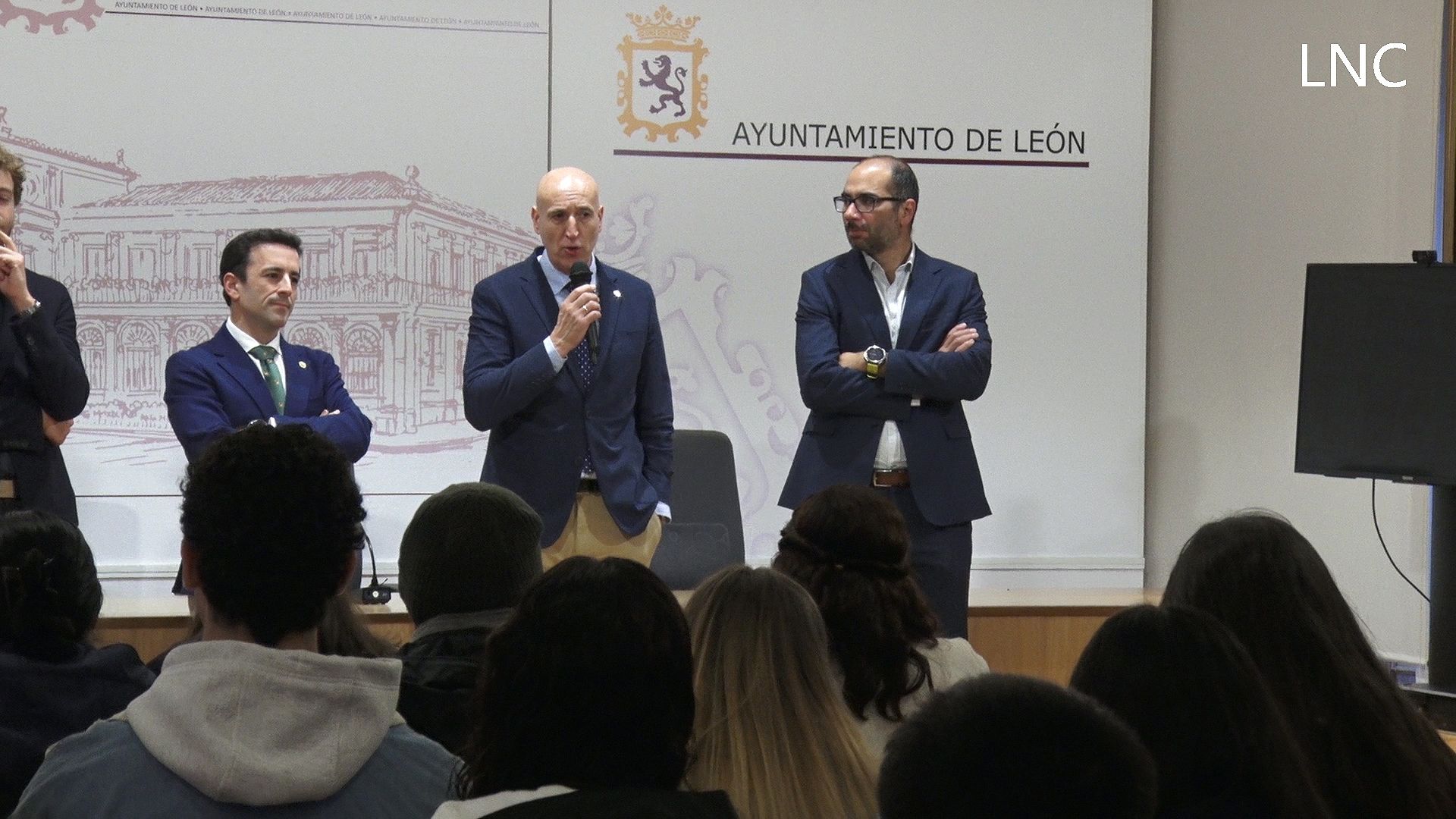 León da la bienvenida a 176 estudiantes Erasmus: "Vuestra elección no puede ser mejor"