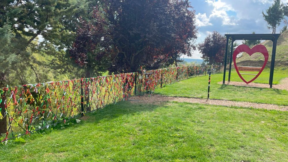 Imagen de archivo del Paseo del Amor de Almanza, donde se instalarán los corazones de colores. | L.N.C.